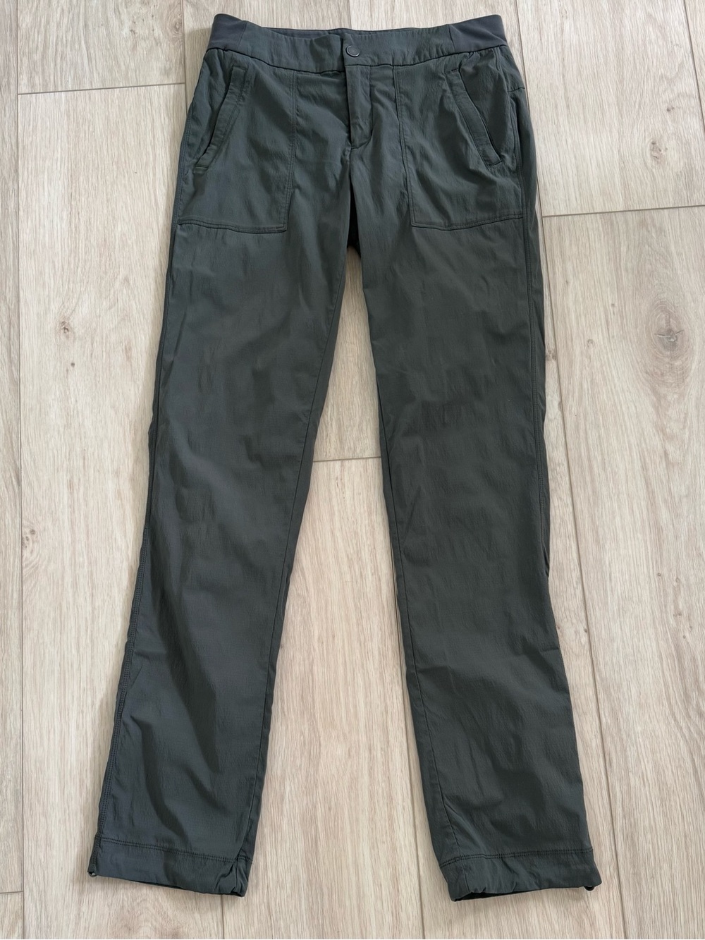 Athleta Women’s Trekkie Hike Athletic Hiking pants green size 8 Tall